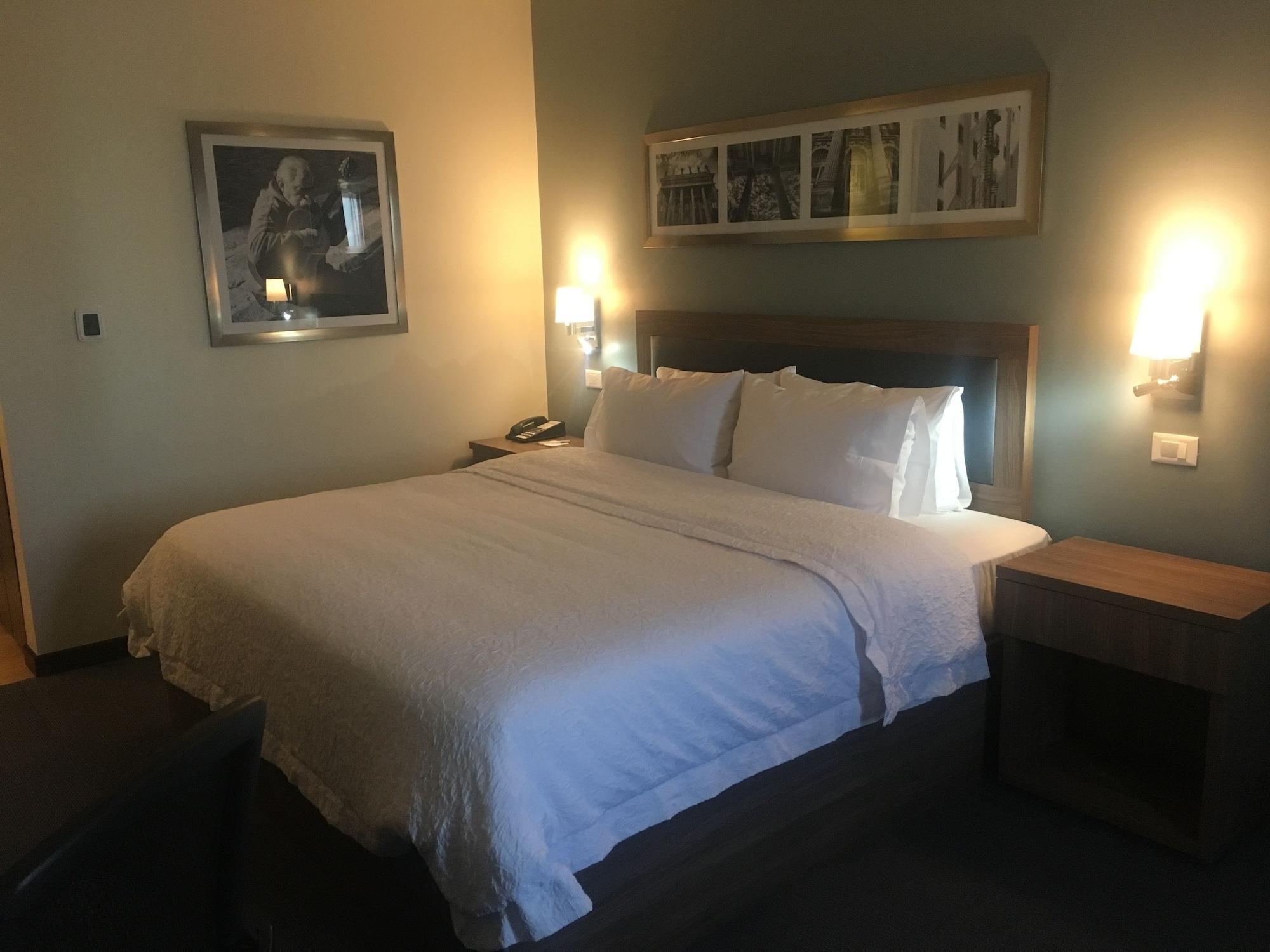 Hampton Inn & Suites By Hilton Salamanca Bajio Eksteriør bilde