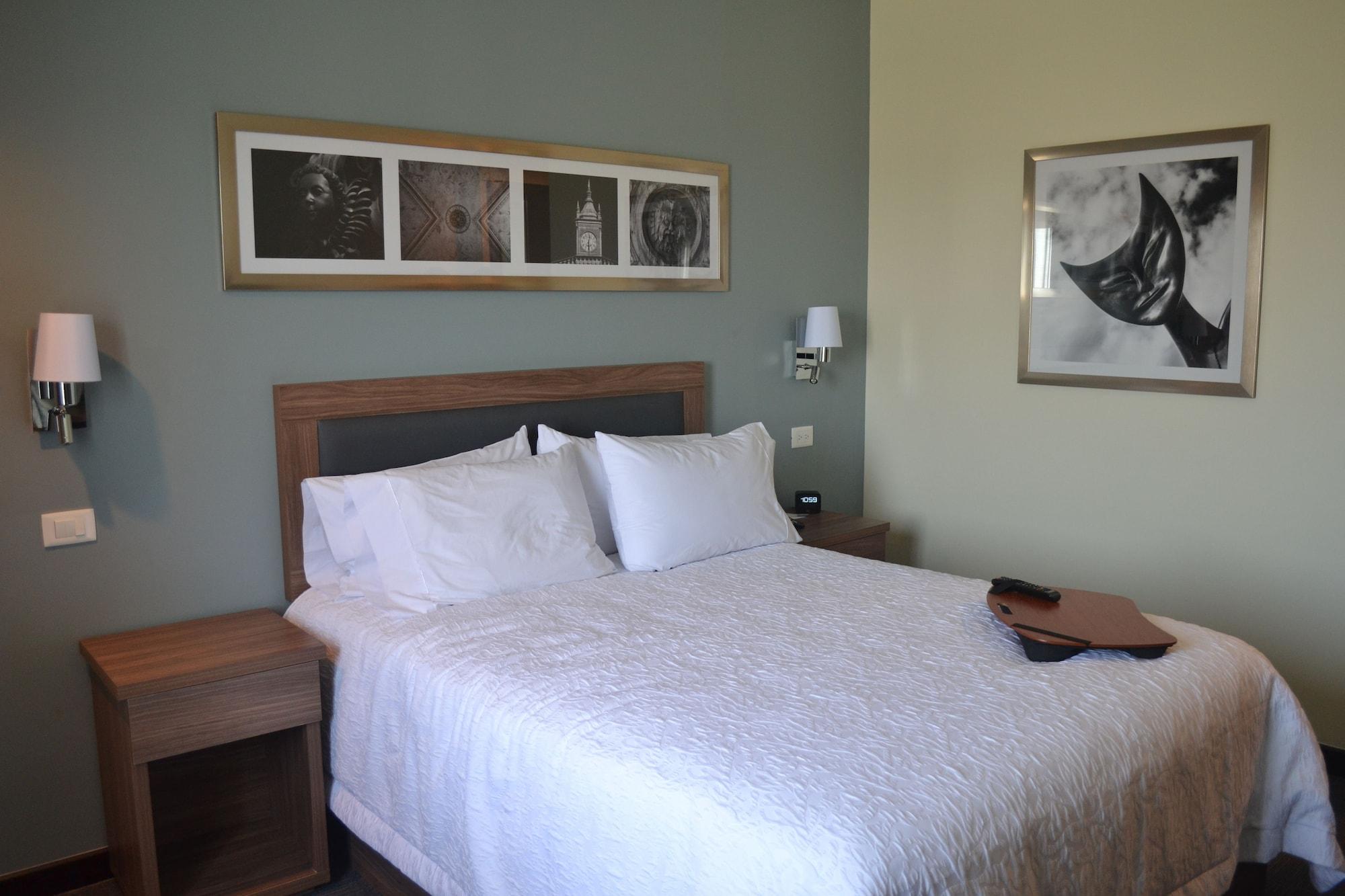 Hampton Inn & Suites By Hilton Salamanca Bajio Eksteriør bilde