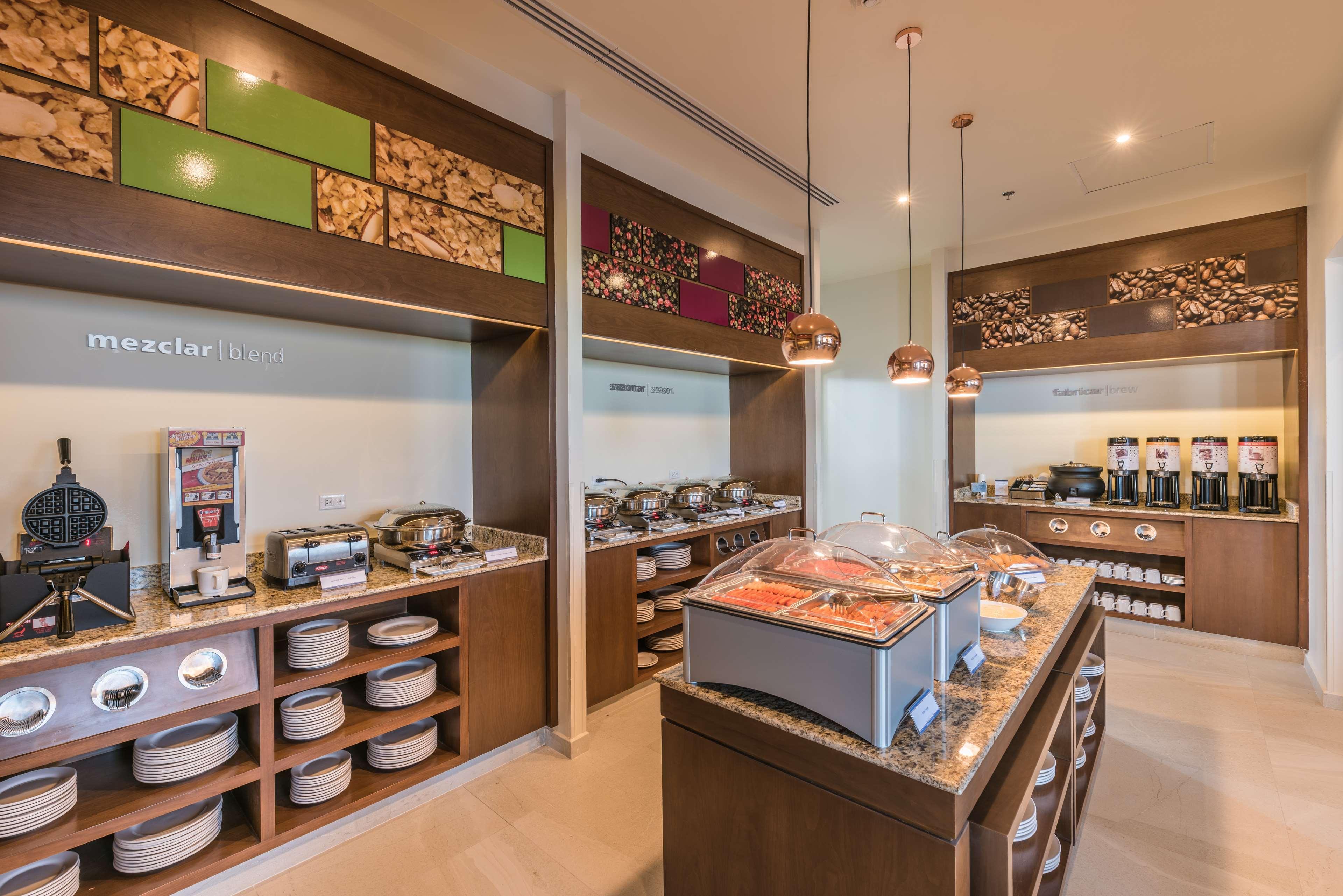 Hampton Inn & Suites By Hilton Salamanca Bajio Eksteriør bilde