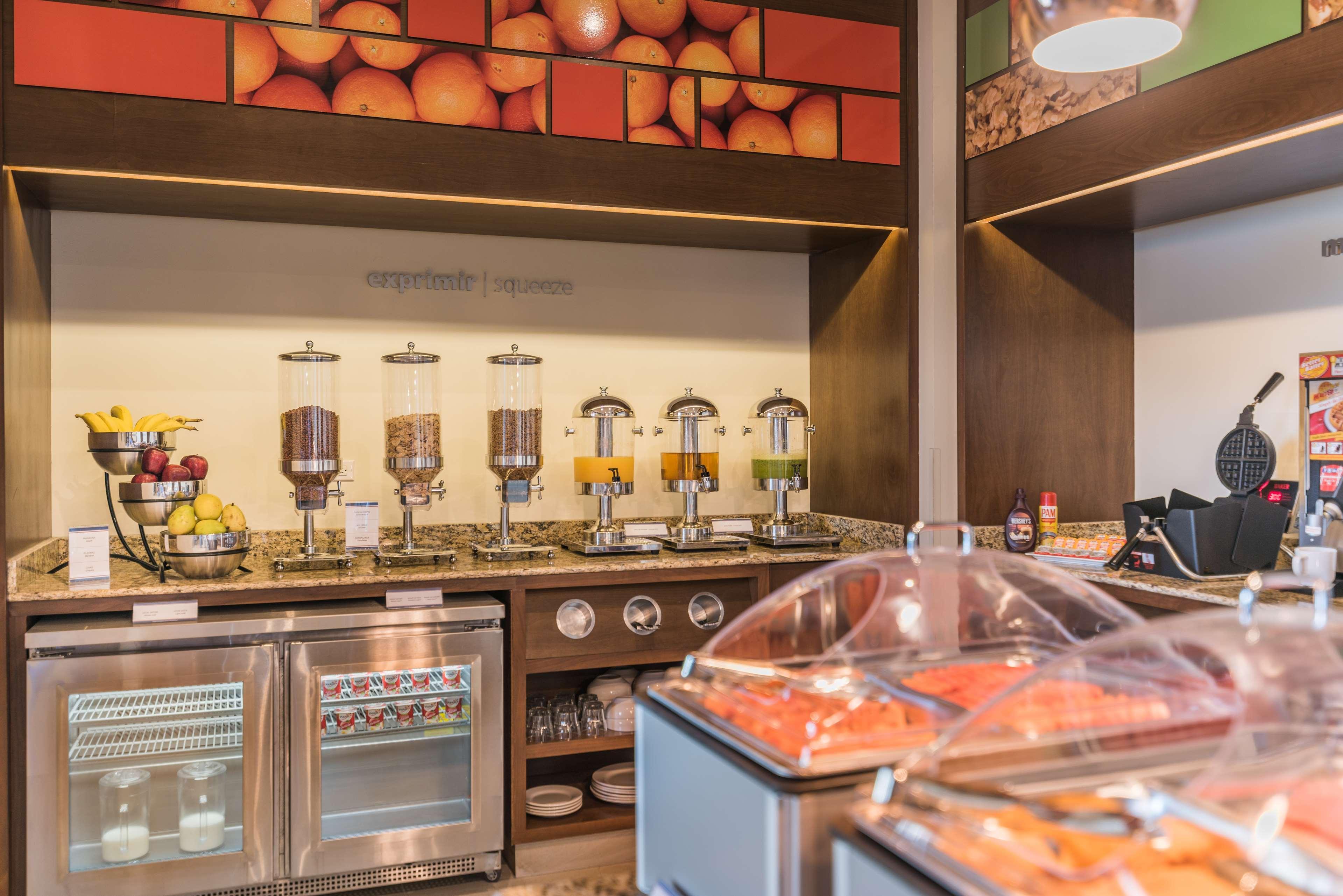 Hampton Inn & Suites By Hilton Salamanca Bajio Eksteriør bilde