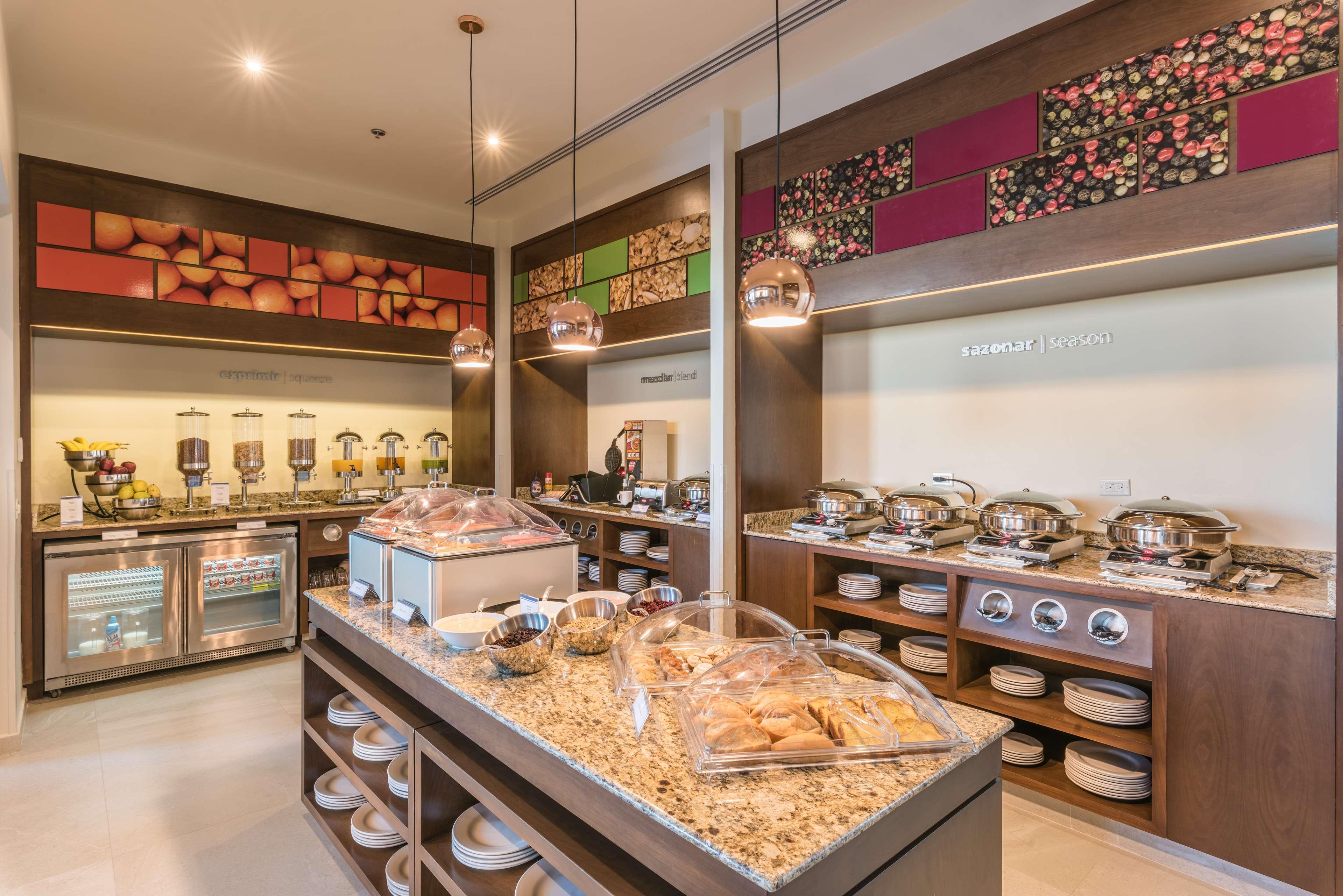 Hampton Inn & Suites By Hilton Salamanca Bajio Eksteriør bilde