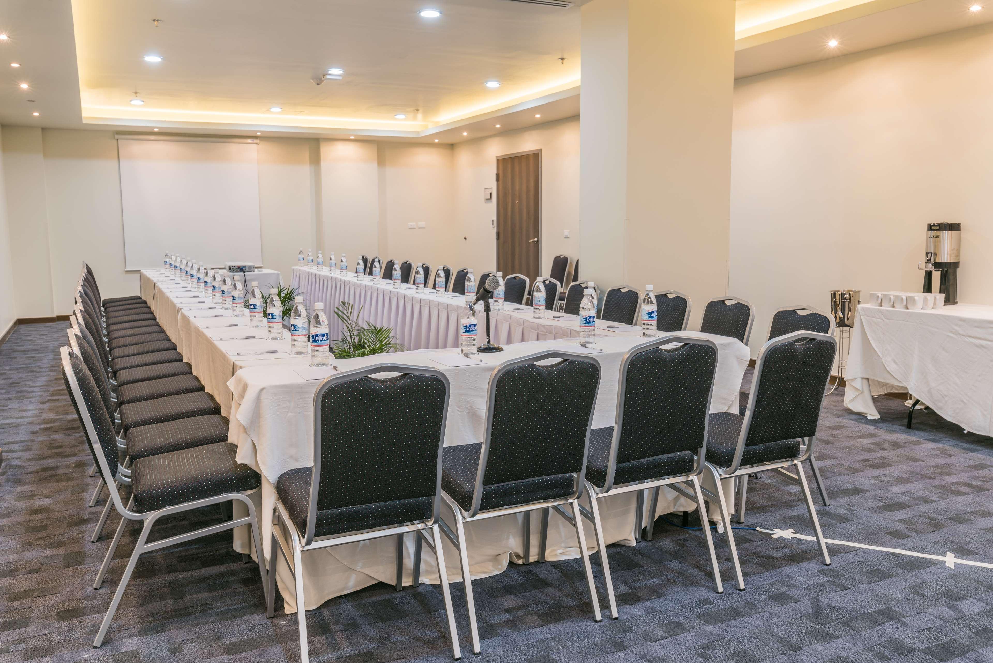 Hampton Inn & Suites By Hilton Salamanca Bajio Eksteriør bilde