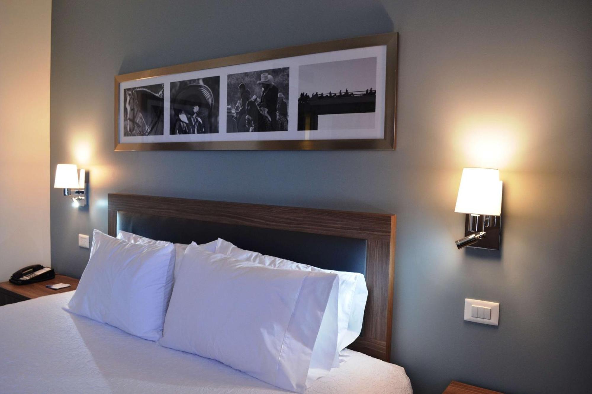 Hampton Inn & Suites By Hilton Salamanca Bajio Eksteriør bilde