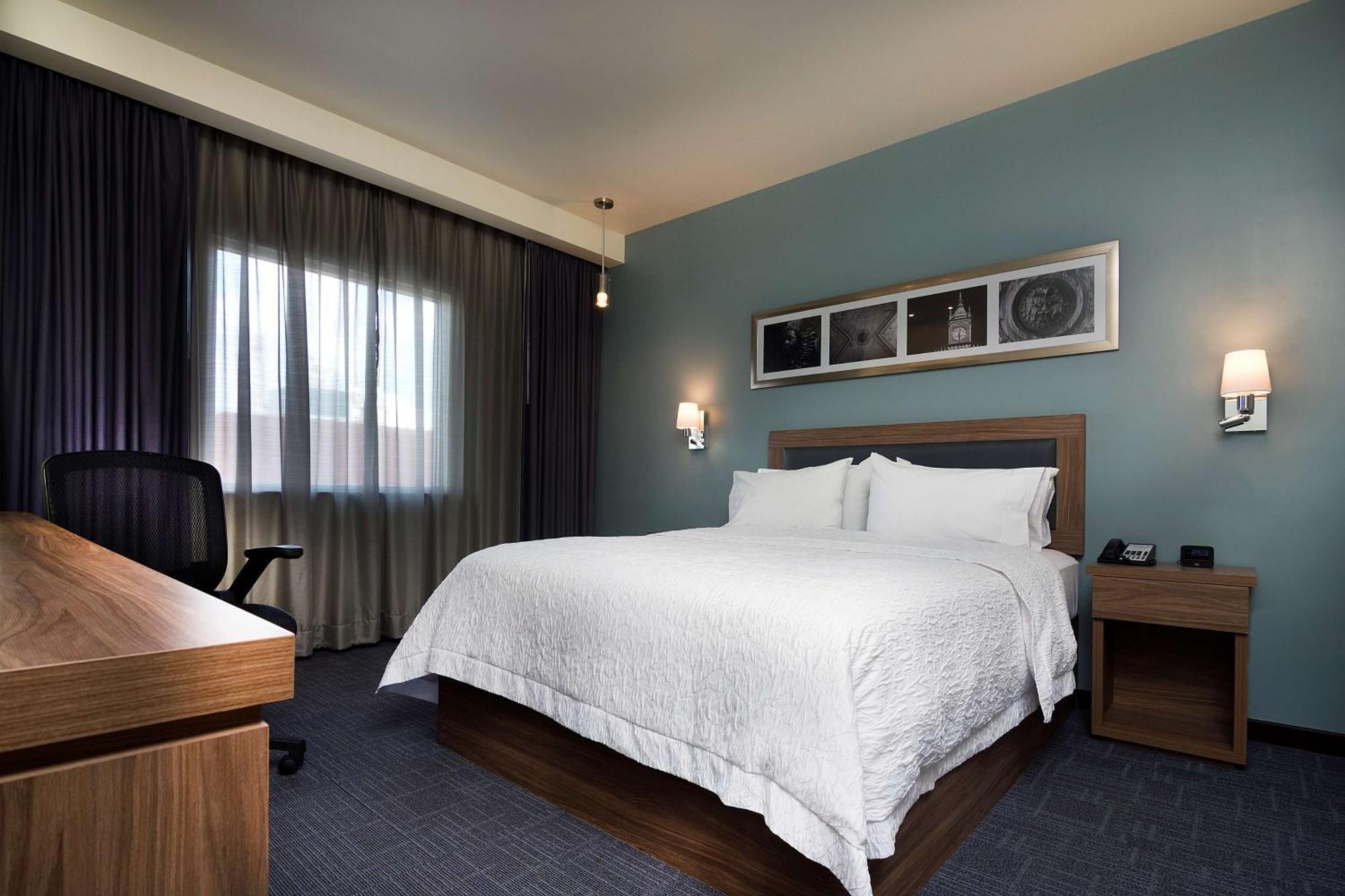 Hampton Inn & Suites By Hilton Salamanca Bajio Eksteriør bilde