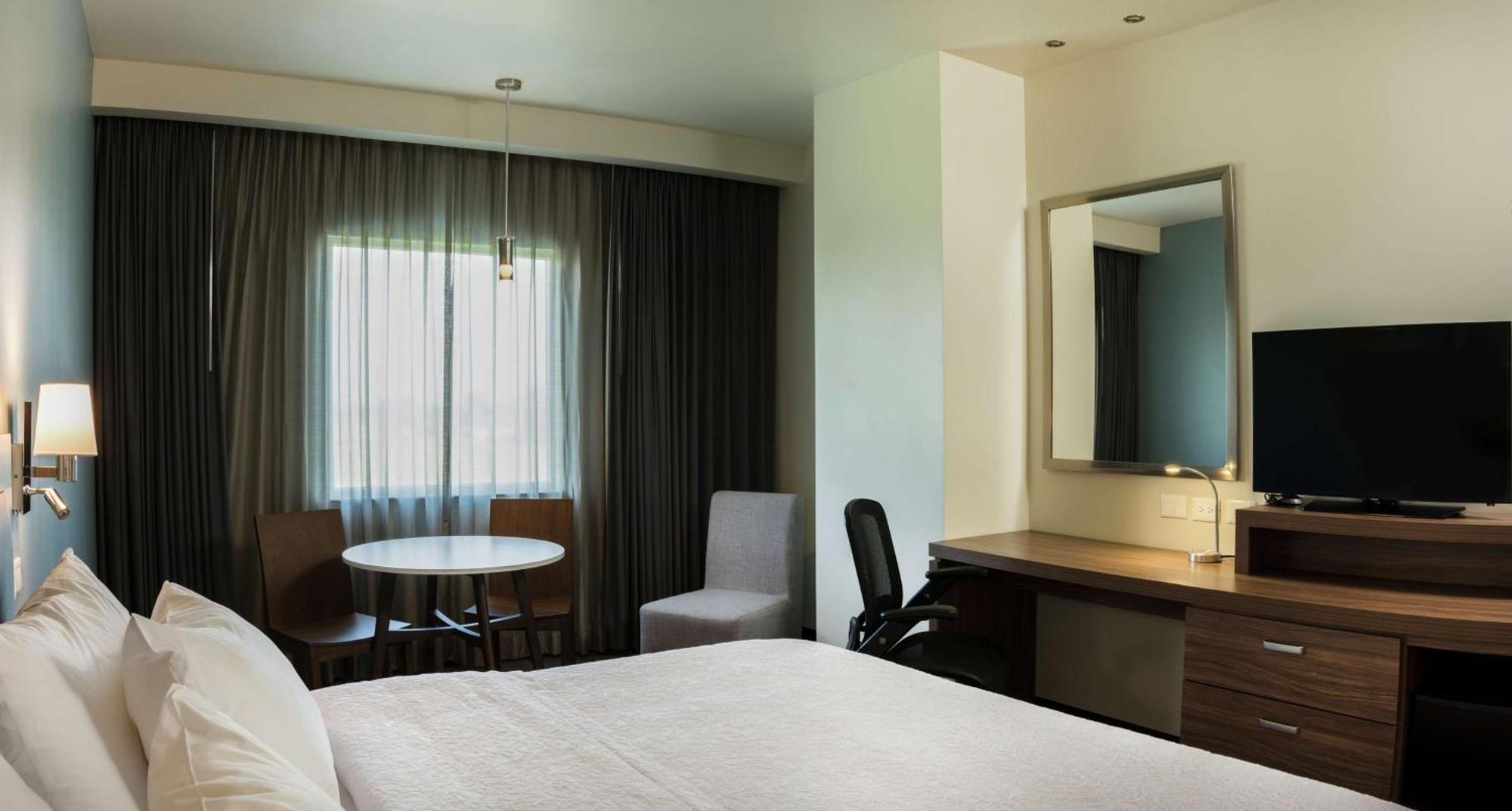 Hampton Inn & Suites By Hilton Salamanca Bajio Eksteriør bilde