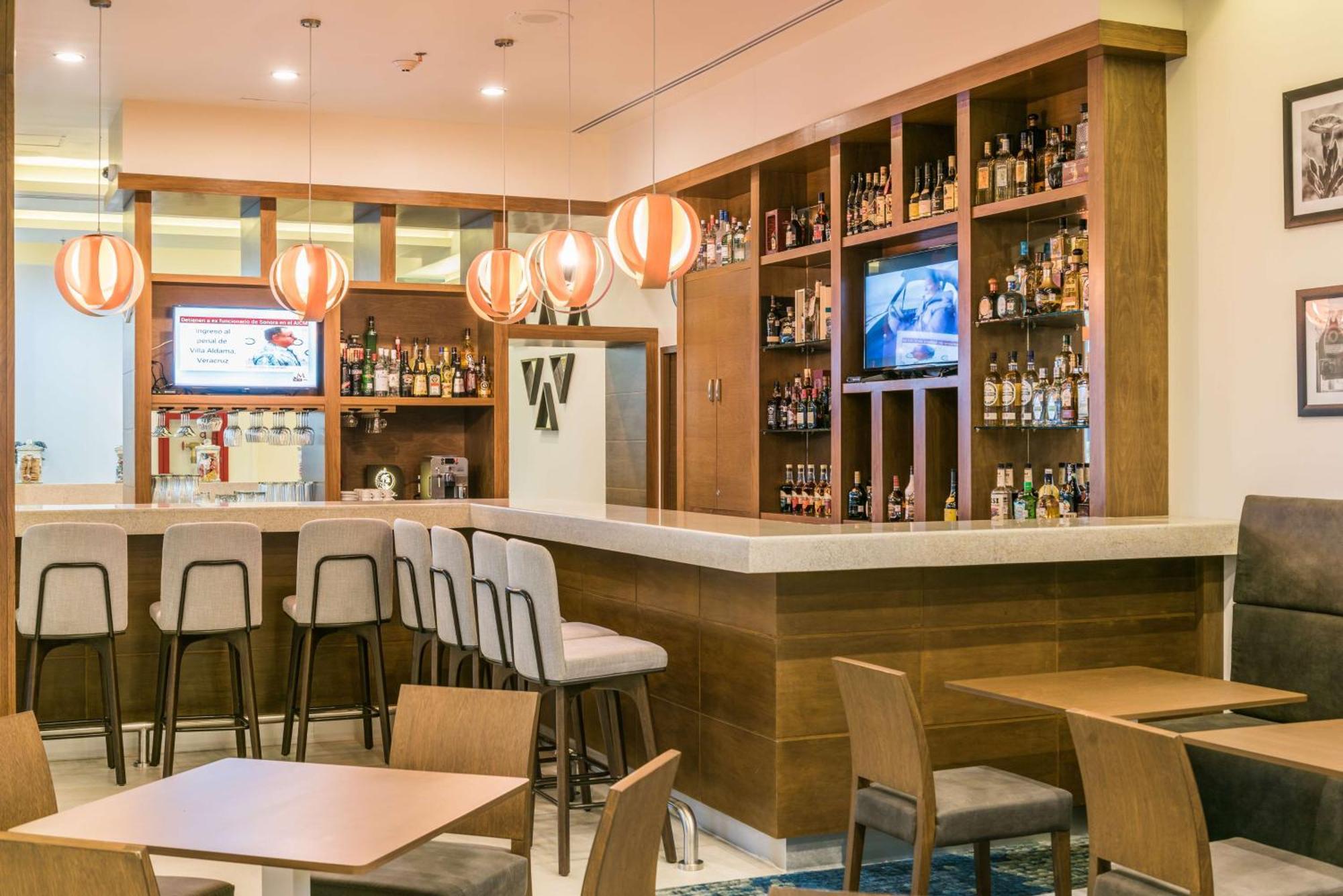 Hampton Inn & Suites By Hilton Salamanca Bajio Eksteriør bilde