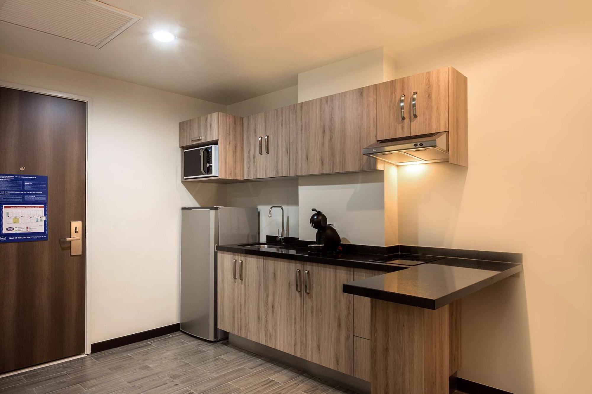 Hampton Inn & Suites By Hilton Salamanca Bajio Eksteriør bilde