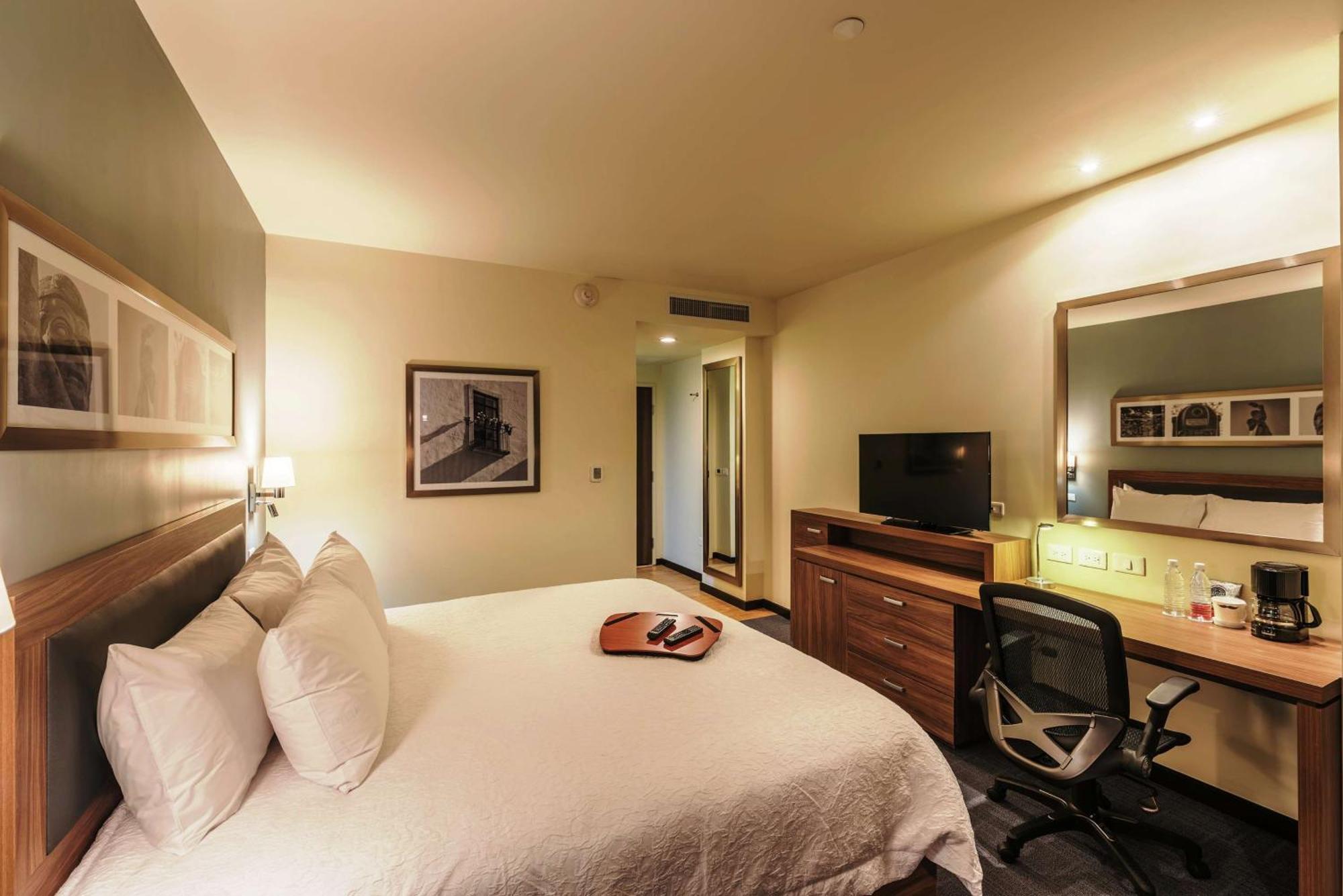 Hampton Inn & Suites By Hilton Salamanca Bajio Eksteriør bilde
