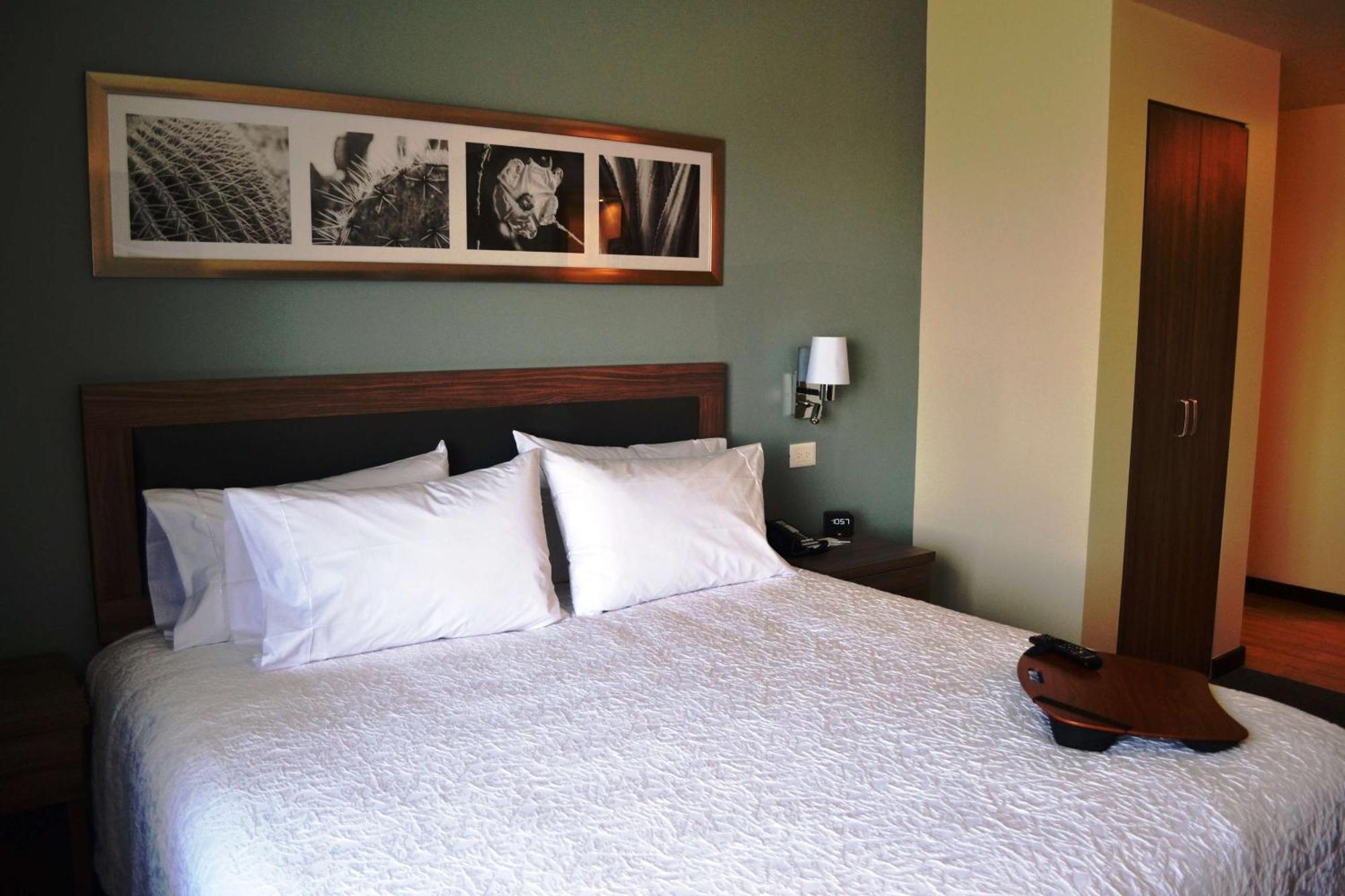 Hampton Inn & Suites By Hilton Salamanca Bajio Eksteriør bilde