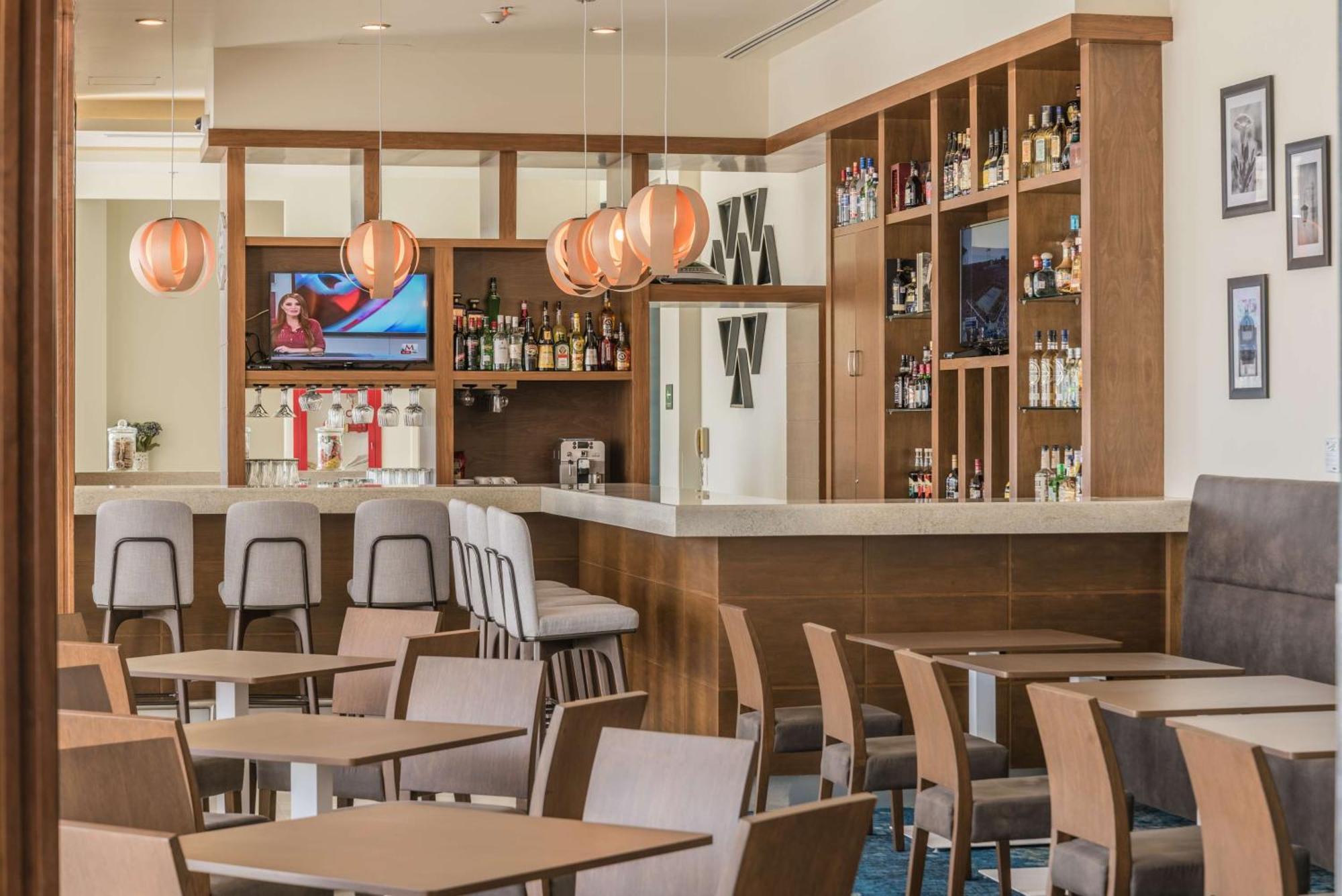 Hampton Inn & Suites By Hilton Salamanca Bajio Eksteriør bilde