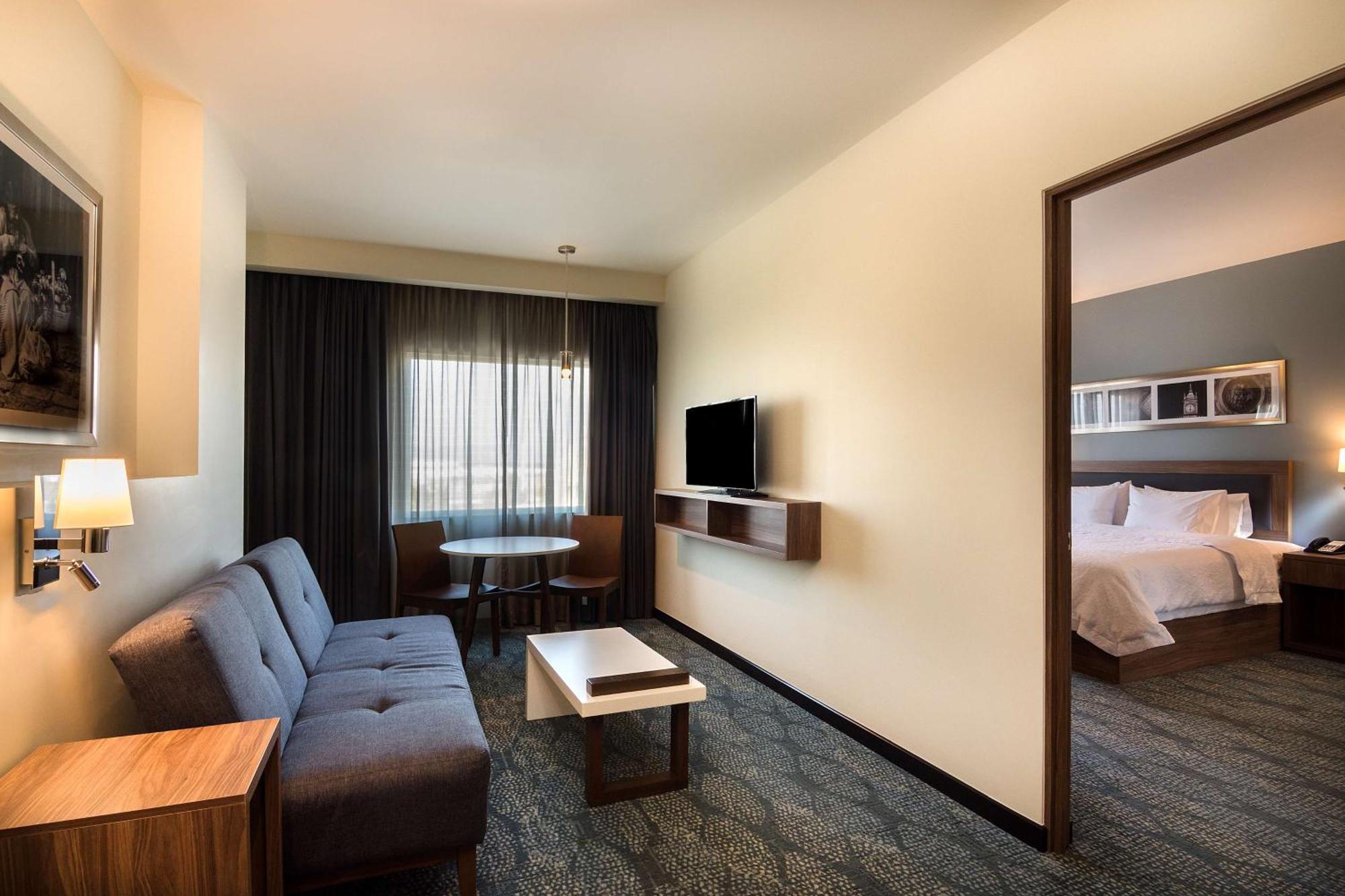 Hampton Inn & Suites By Hilton Salamanca Bajio Eksteriør bilde