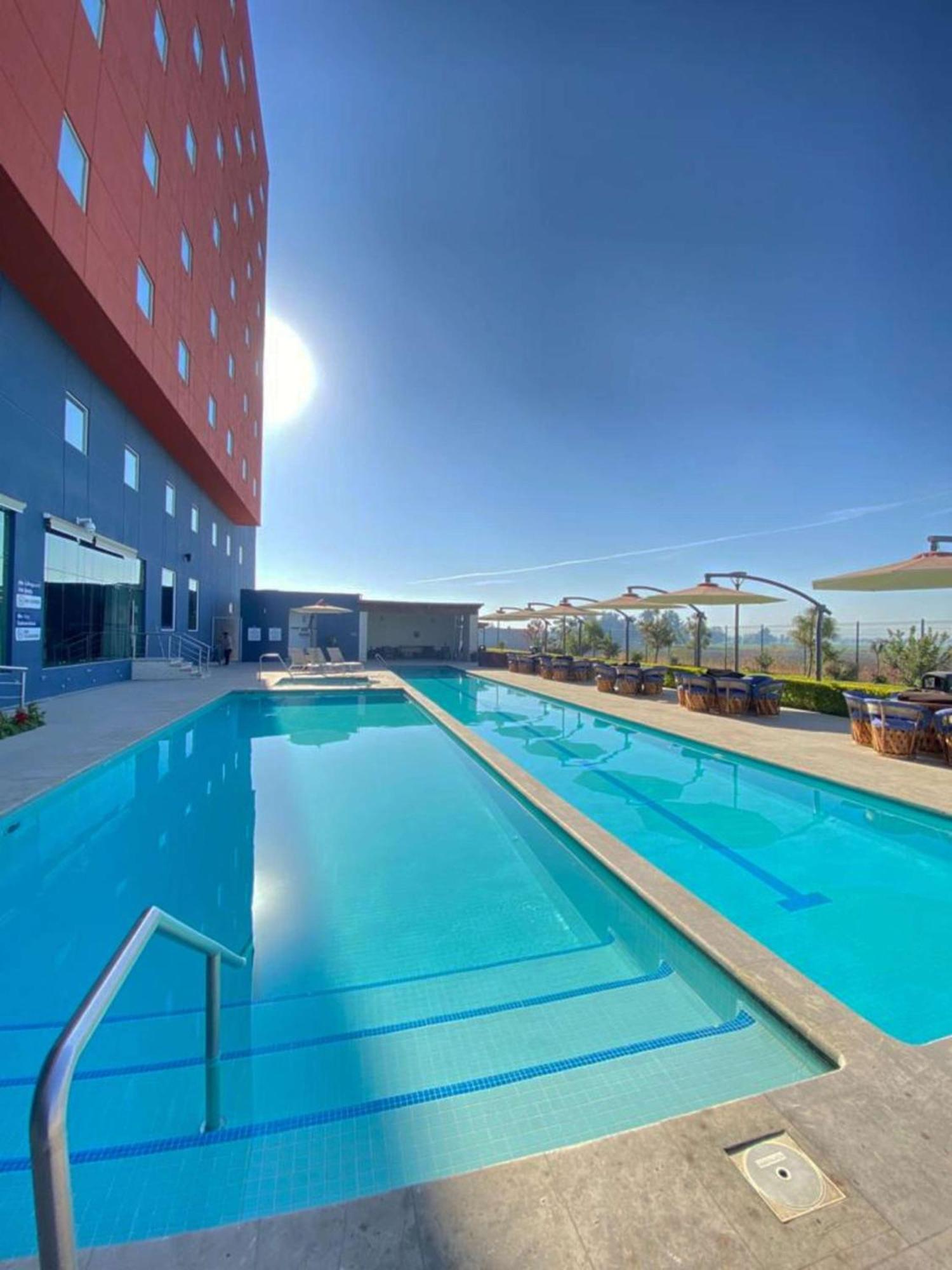 Hampton Inn & Suites By Hilton Salamanca Bajio Eksteriør bilde