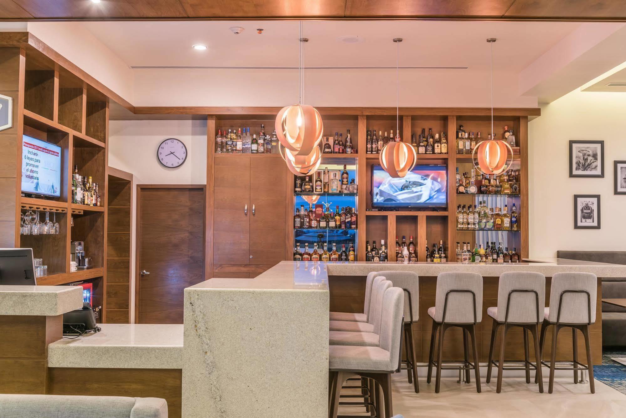 Hampton Inn & Suites By Hilton Salamanca Bajio Eksteriør bilde
